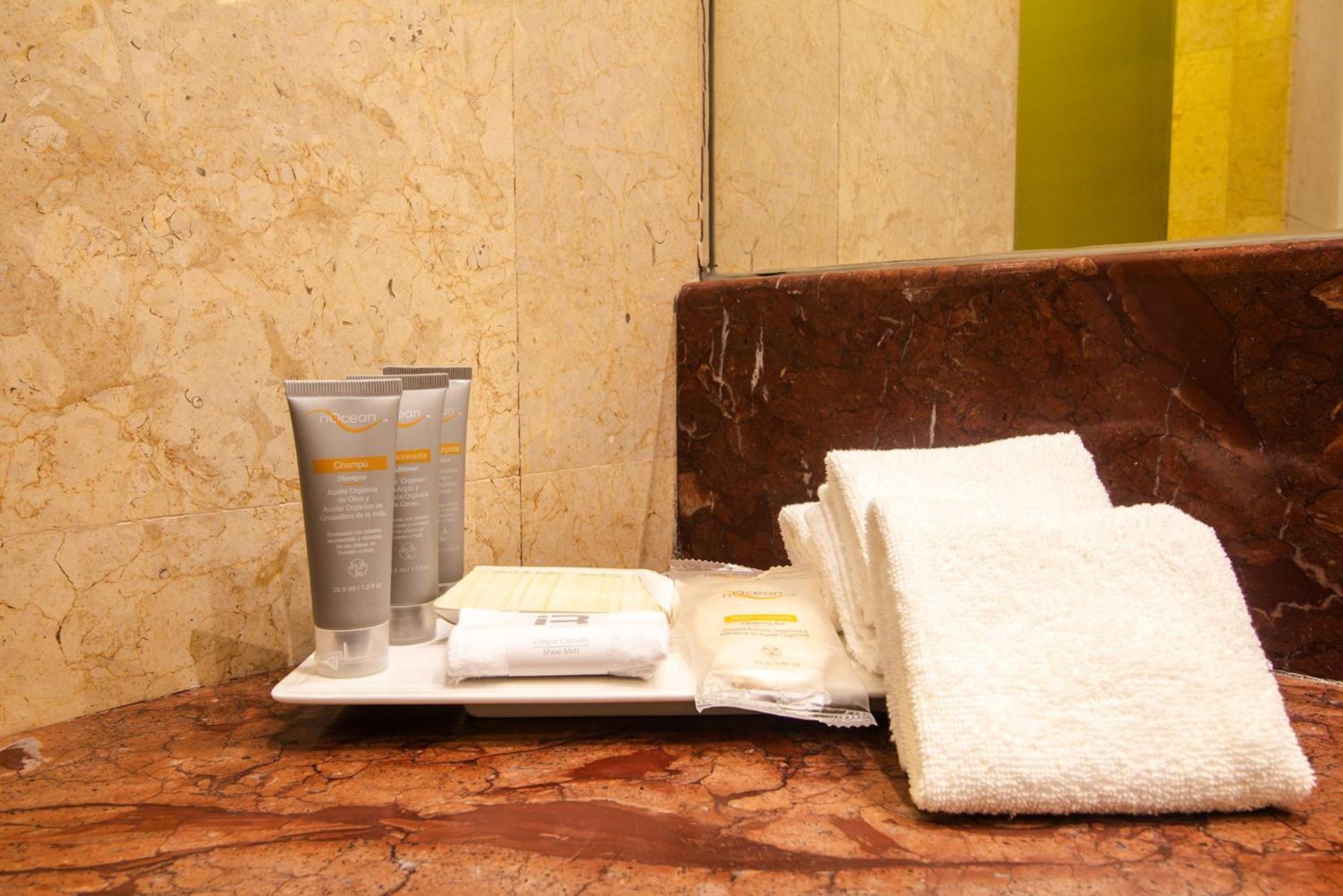 Real Inn Guadalajara Expo Екстер'єр фото