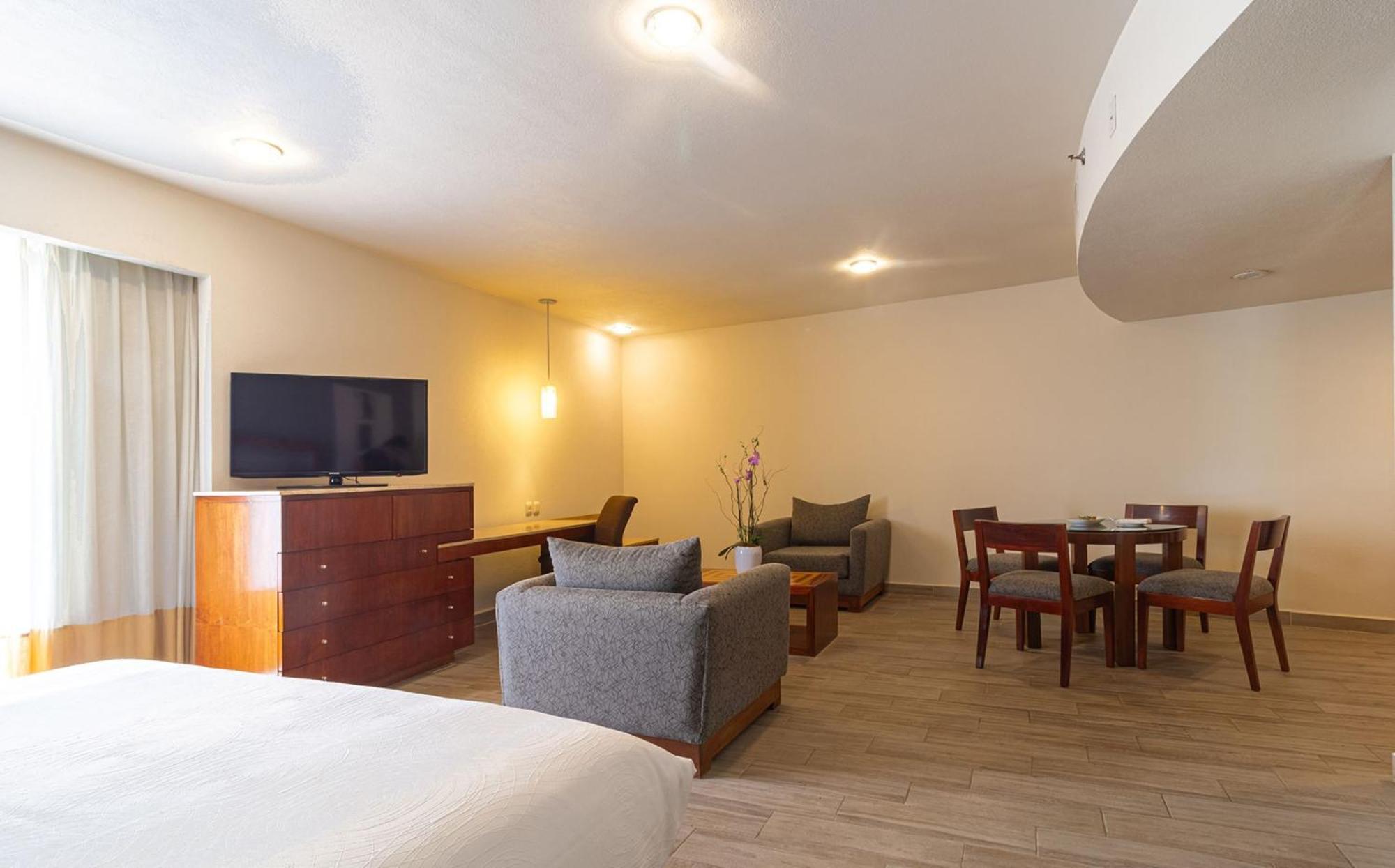 Real Inn Guadalajara Expo Екстер'єр фото