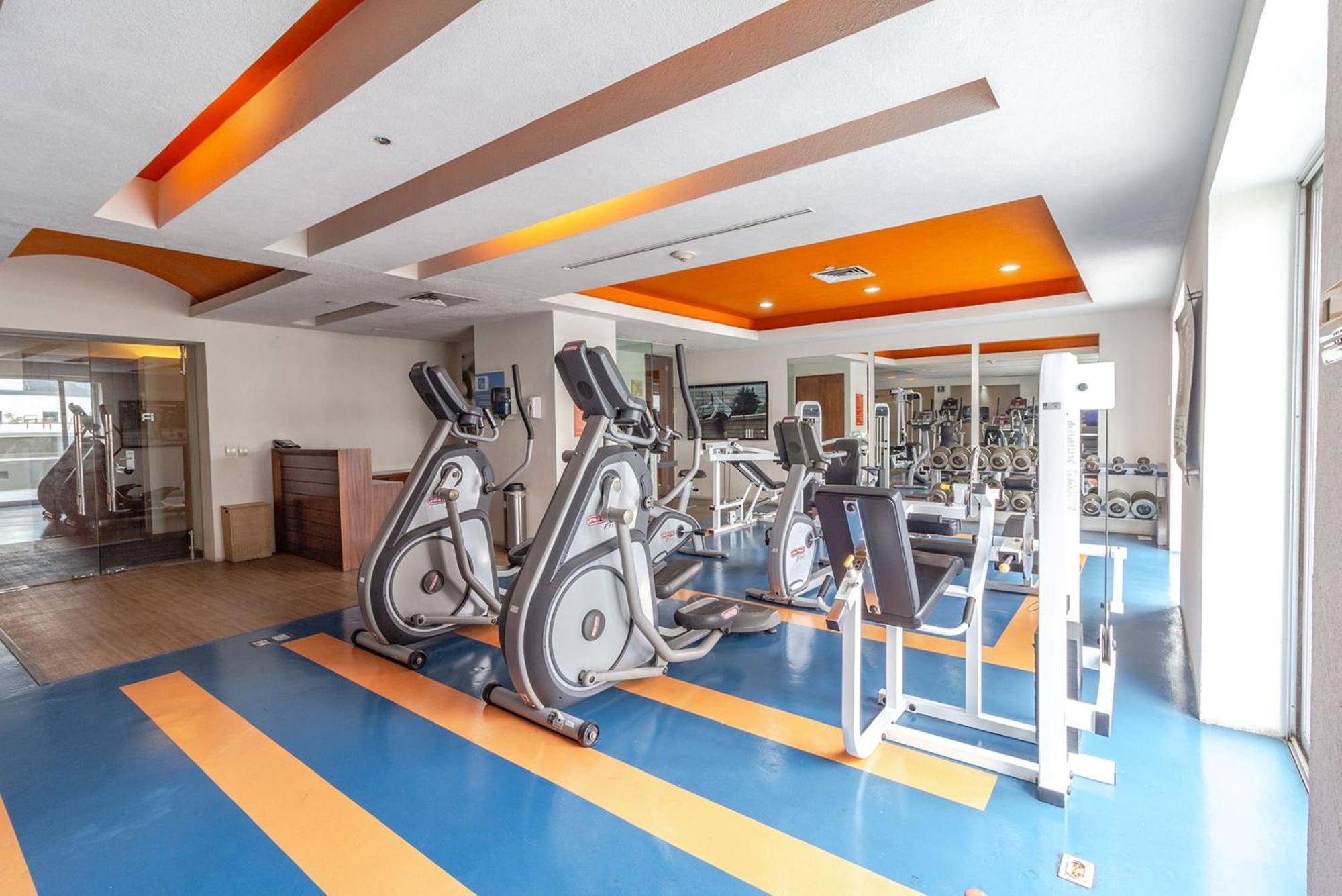 Real Inn Guadalajara Expo Екстер'єр фото