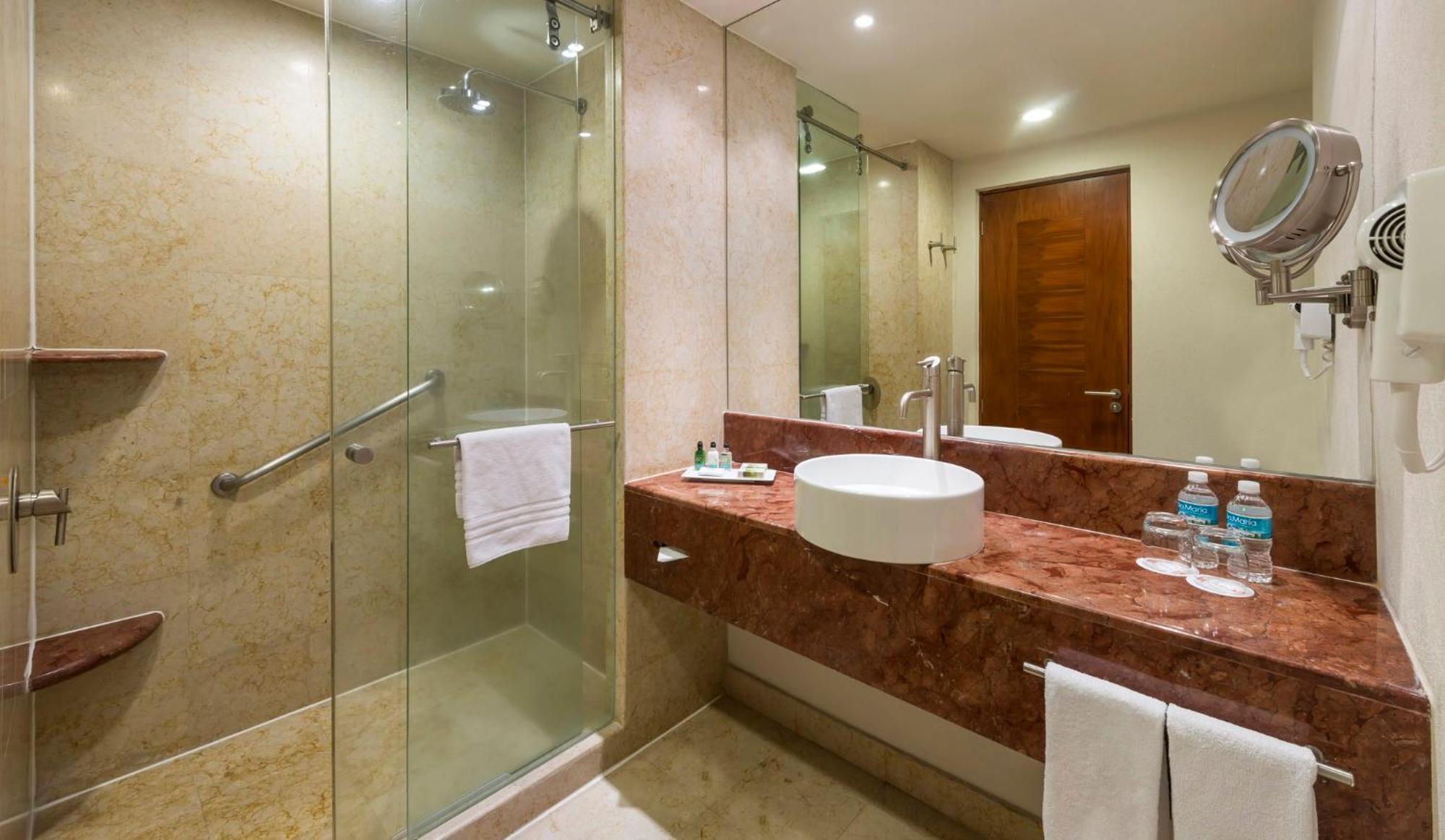 Real Inn Guadalajara Expo Екстер'єр фото